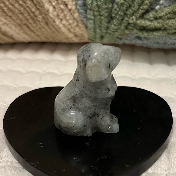 Labradorite dog carving - Picture 1 of 2